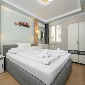 Elegance Palais Palffy Apartmanhotel